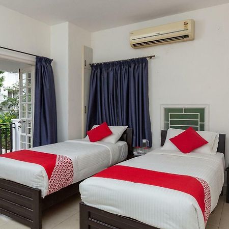 Oyo 23202 Cute Orange Service Apartments Ченай Екстериор снимка