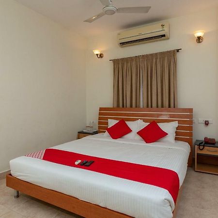 Oyo 23202 Cute Orange Service Apartments Ченай Екстериор снимка