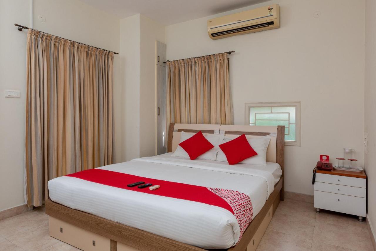 Oyo 23202 Cute Orange Service Apartments Ченай Екстериор снимка