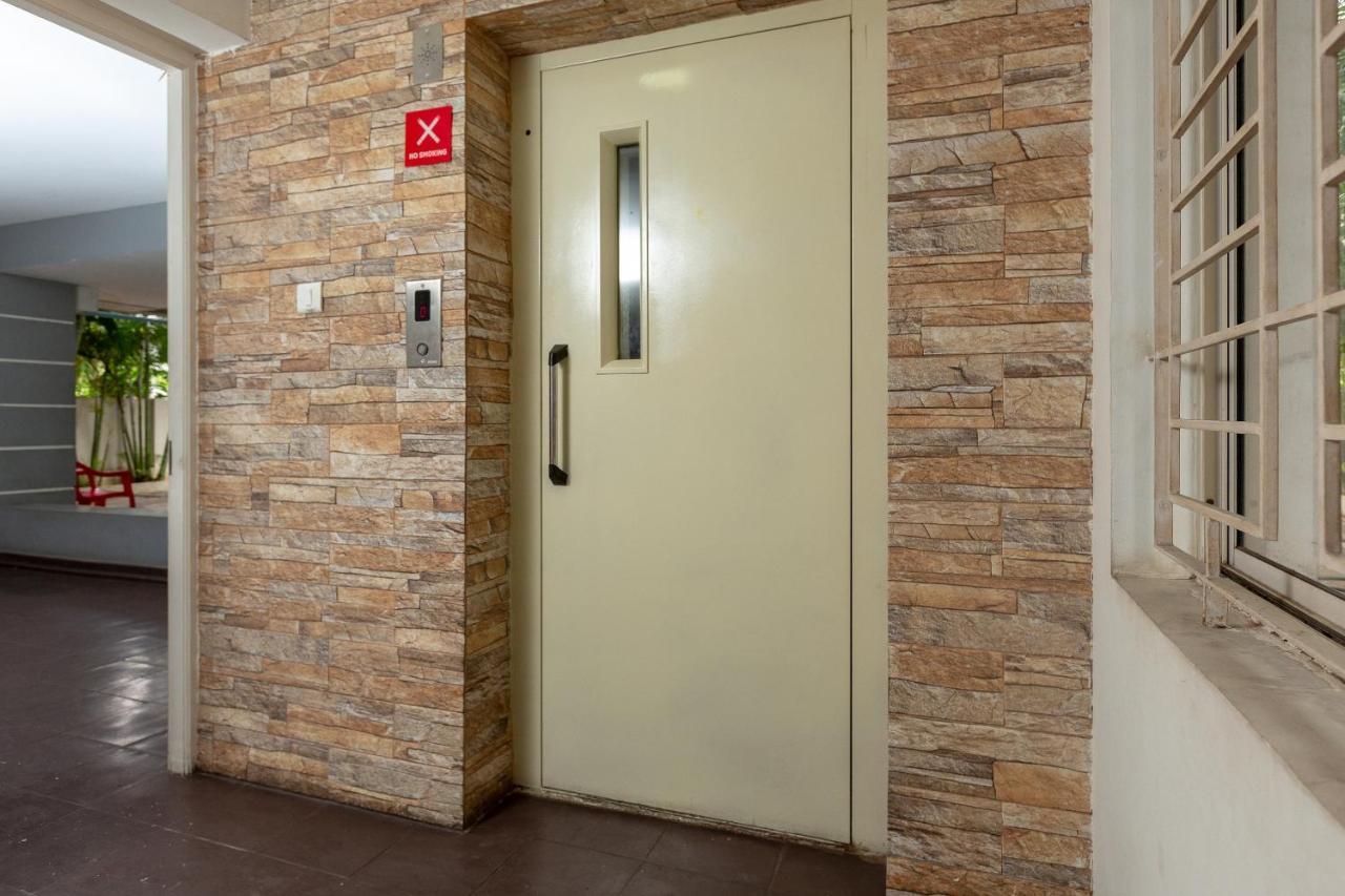 Oyo 23202 Cute Orange Service Apartments Ченай Екстериор снимка