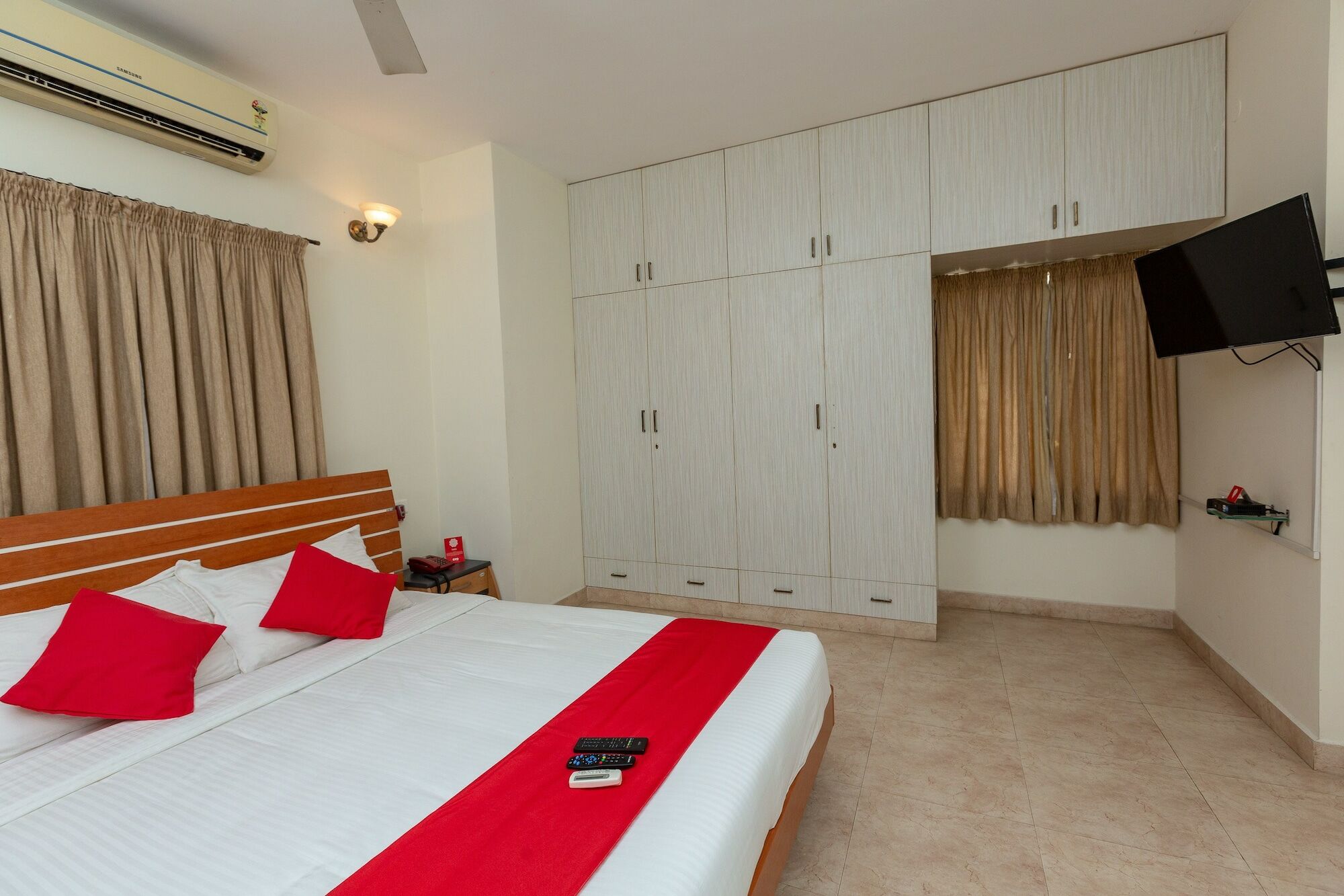 Oyo 23202 Cute Orange Service Apartments Ченай Екстериор снимка